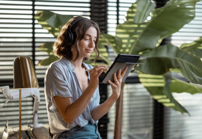 Neues Kundenportal "Mein ALDI Grüne Energie" | © RossHelen/Shutterstock.com